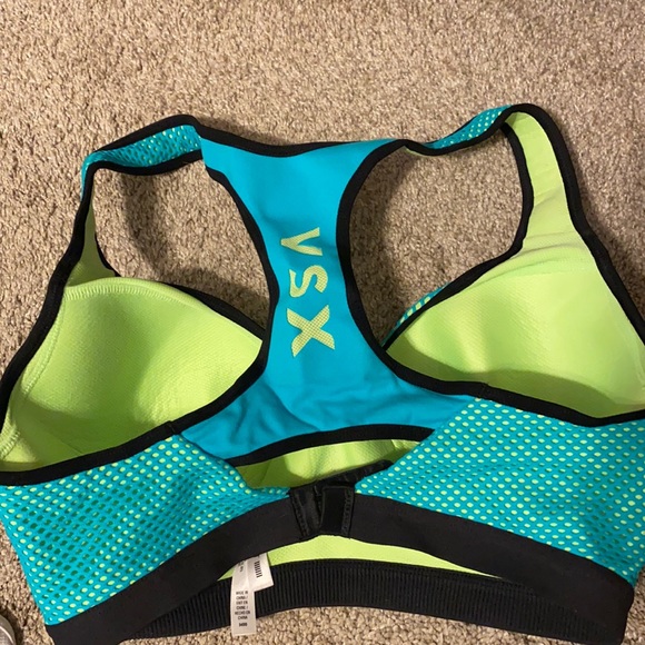 Padded sports bra - Picture 1 of 2